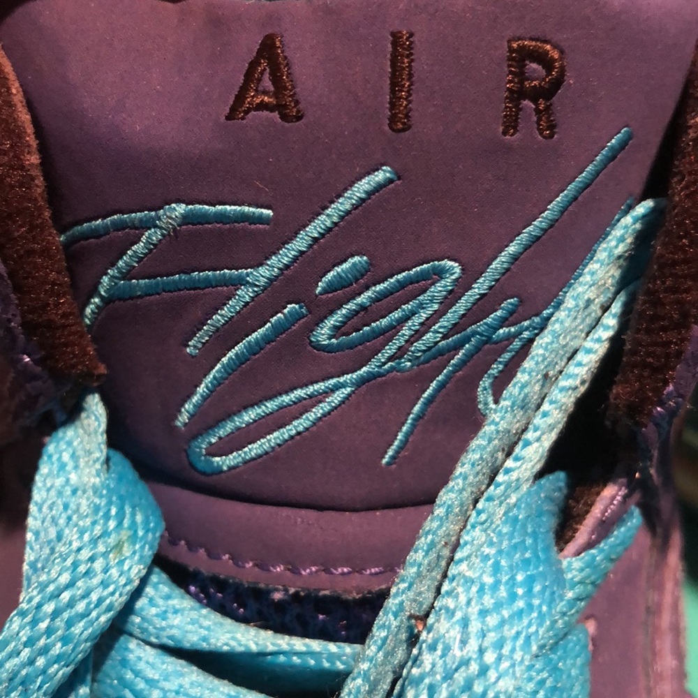 Nike Air Sneakers - Picture 4 of 5